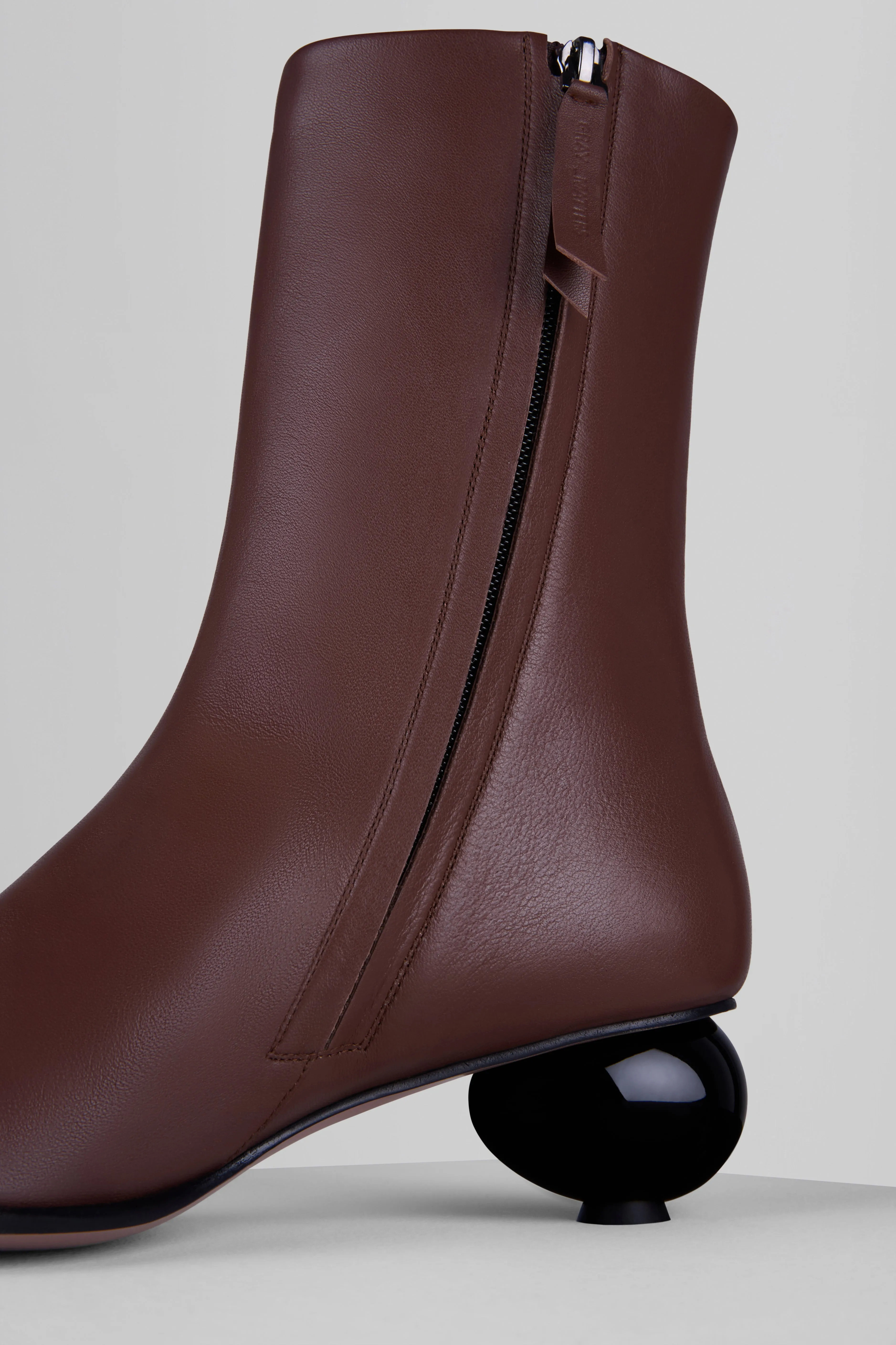 Egg Boots in Bruciato Nero