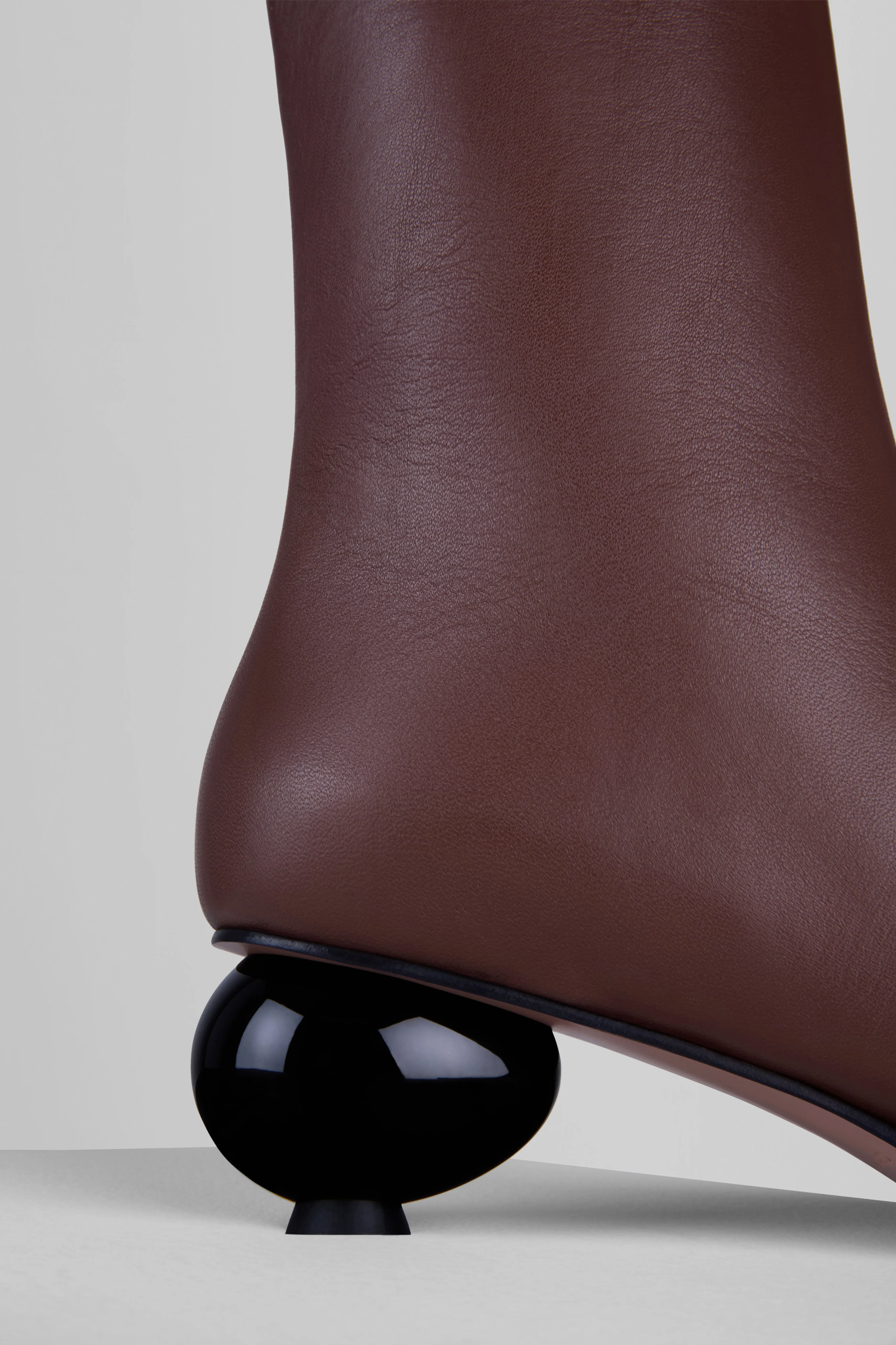 Egg Boots in Bruciato Nero