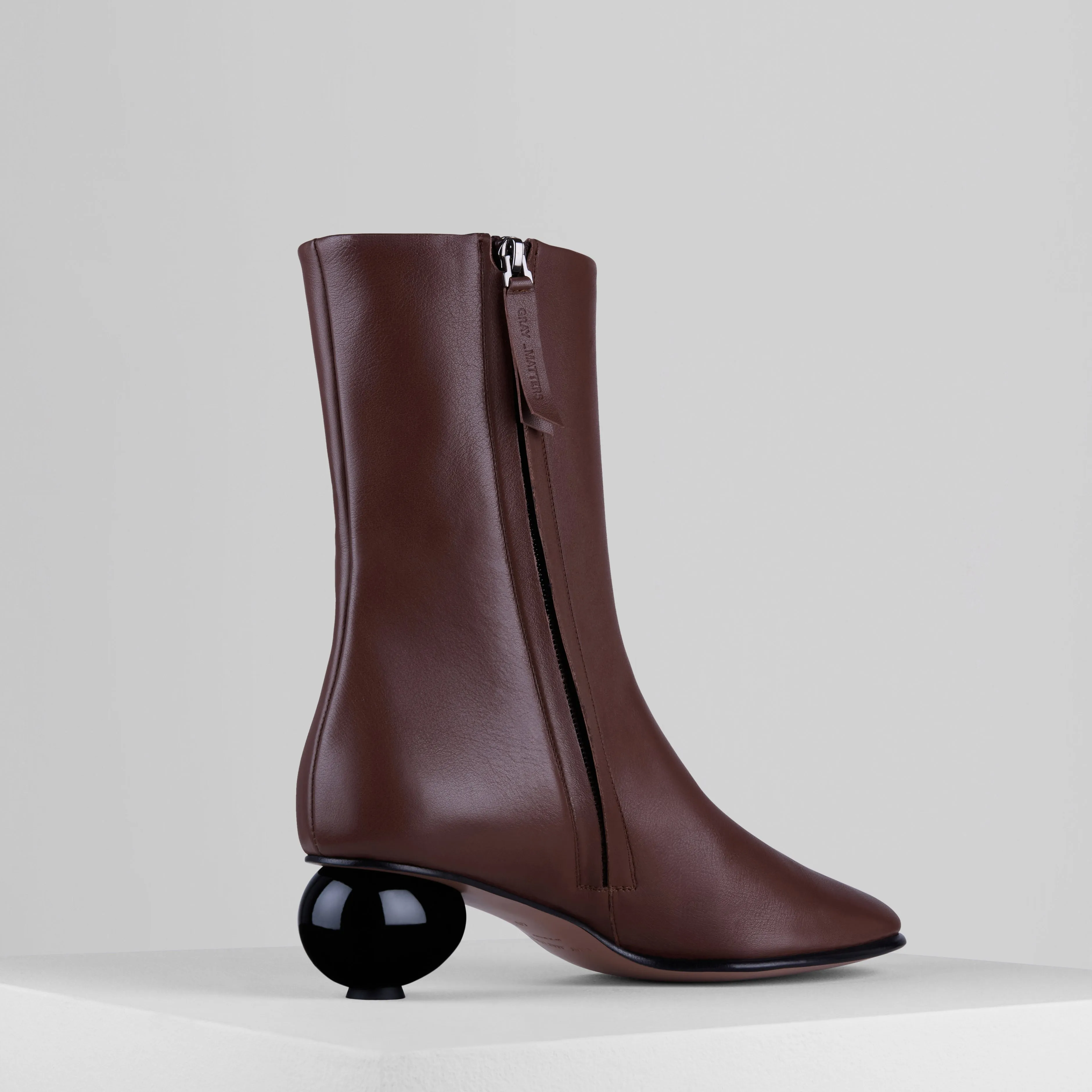 Egg Boots in Bruciato Nero