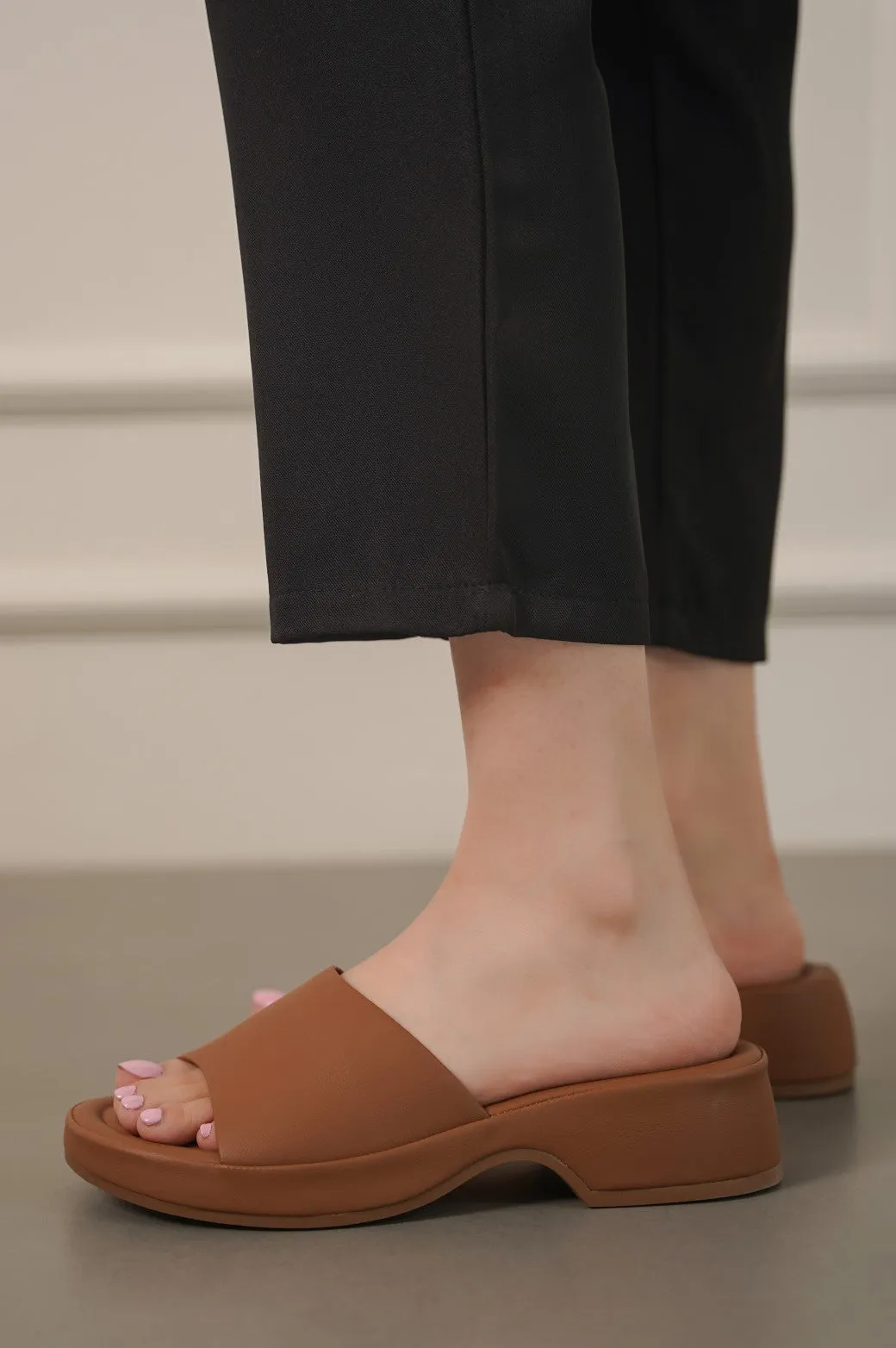 MAMA BLOCK HEELS